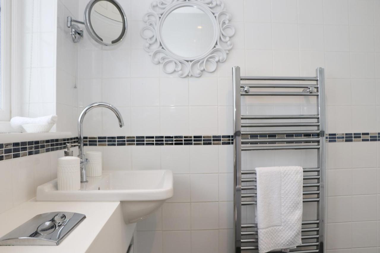 Near Beaches, Contemporary Home In Village Centre Saint Merryn Zewnętrze zdjęcie