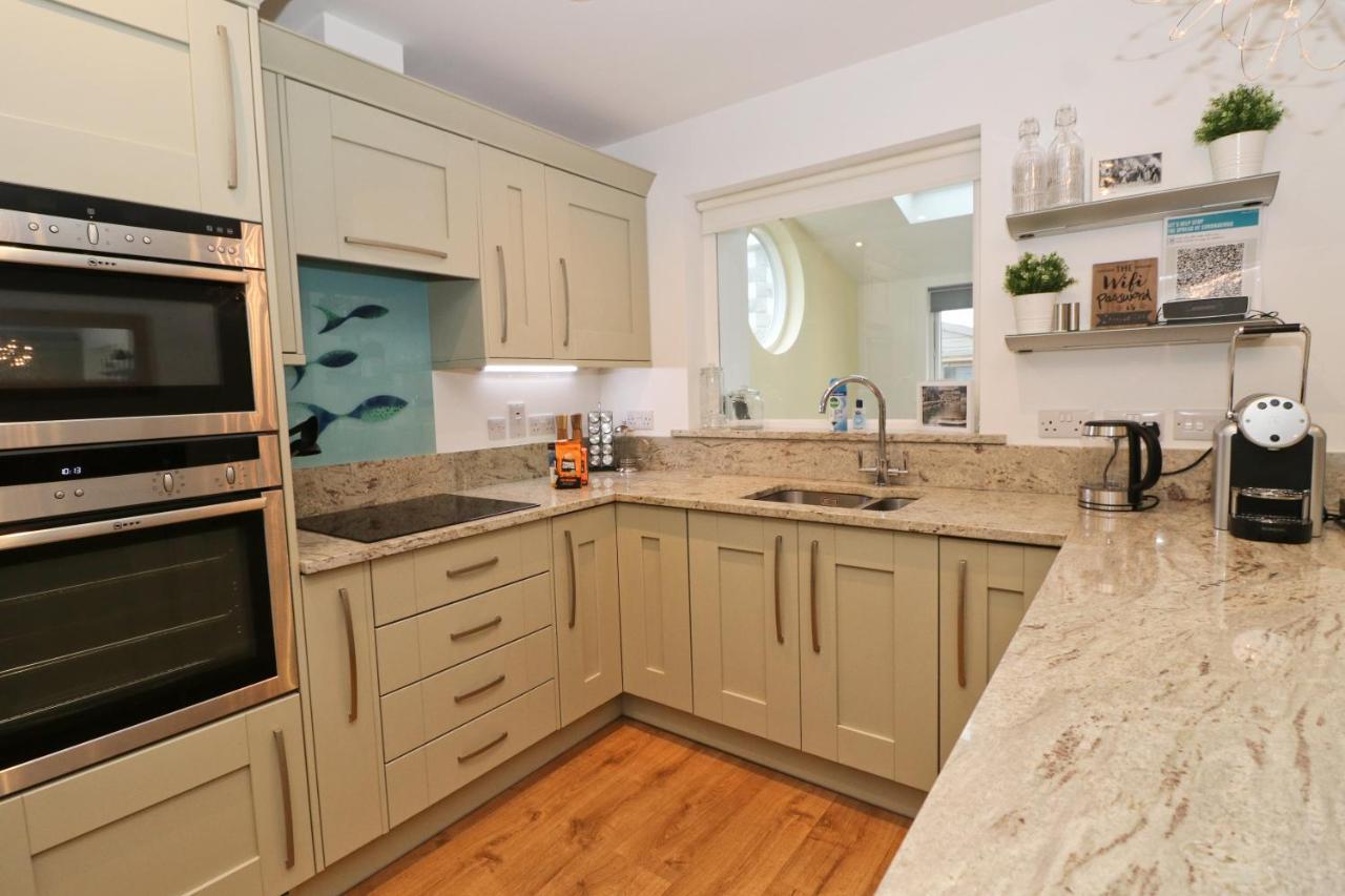 Near Beaches, Contemporary Home In Village Centre Saint Merryn Zewnętrze zdjęcie
