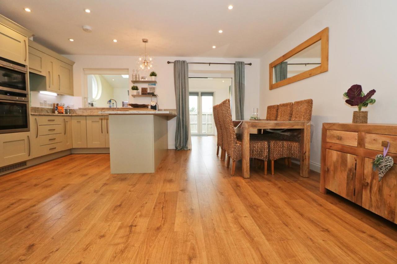 Near Beaches, Contemporary Home In Village Centre Saint Merryn Zewnętrze zdjęcie